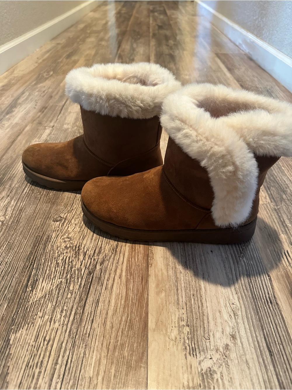 Cozy Faux Fur Lined Short Winter Boots - Chestnut Brown